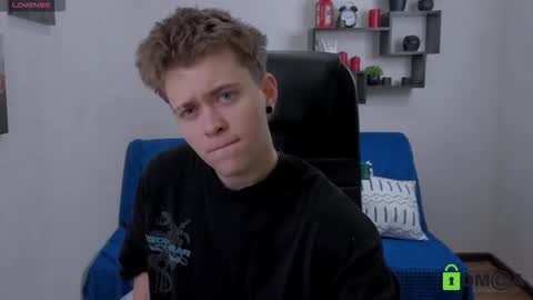 Snapshot of tomas_norton chatting on 12.19.25 tomas_norton online show from 12.19.25