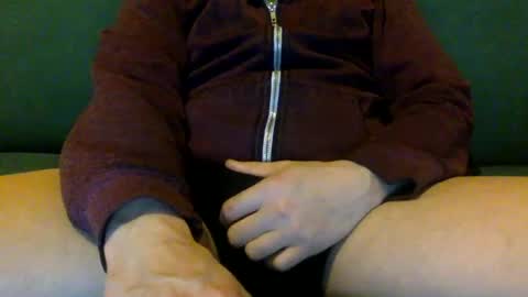 Snapshot of tombi125 chatting on 02.11.25 tombi125 online show from 02.11.25