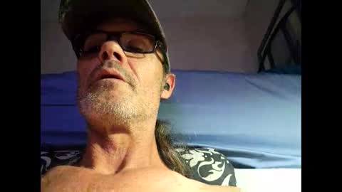Snapshot of tommgunn25 chatting on 04.22.26 tommgunn25 online show from 04.22.26