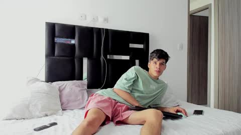 Snapshot of tommy_carlos chatting on 01.20.25 online show from 01.20.25