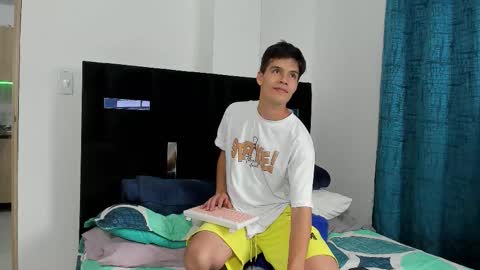 Snapshot of tommy_carlos chatting on 10.04.25 online show from 10.04.25