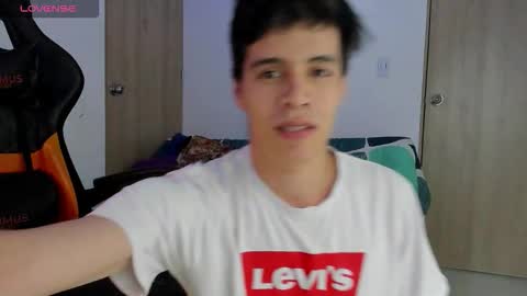 Snapshot of tommy_carlos chatting on 10.23.25 online show from 10.23.25