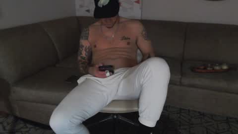 Snapshot of tommy_knuckles chatting on 12.22.24 Tommy online show from 12.22.24
