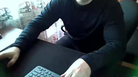 Snapshot of tommy_li_2 chatting on 01.07.25 Tommi Li online show from 01.07.25