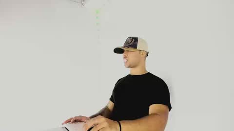 Snapshot of tommy_sccott chatting on 09.24.25 tommy_sccott online show from 09.24.25