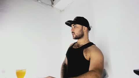 Snapshot of tommy_sccott chatting on 10.25.25 tommy_sccott online show from 10.25.25