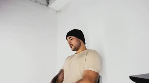 Snapshot of tommy_sccott chatting on 10.28.25 tommy_sccott online show from 10.28.25