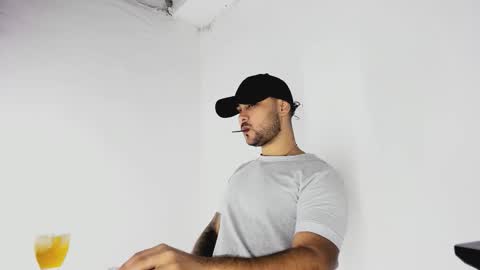 Snapshot of tommy_sccott chatting on 10.30.25 tommy_sccott online show from 10.30.25