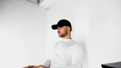 Snapshot of tommy_sccott chatting on 10.31.25 tommy_sccott online show from 10.31.25