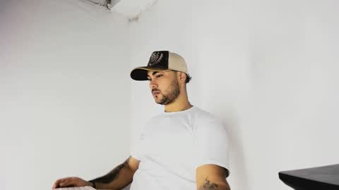 Snapshot of tommy_sccott chatting on 11.01.25 tommy_sccott online show from 11.01.25