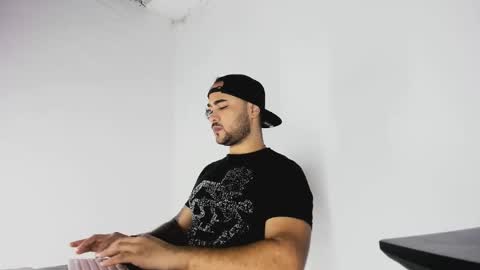 Snapshot of tommy_sccott chatting on 11.02.25 tommy_sccott online show from 11.02.25