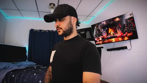 Snapshot of tommy_sccott chatting on 12.15.25 tommy_sccott online show from 12.15.25