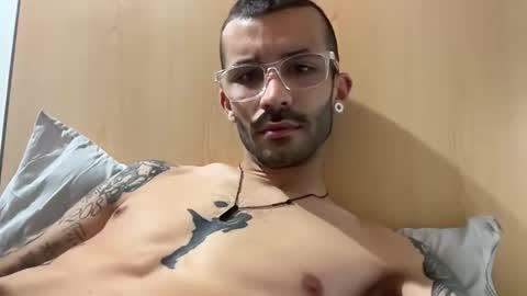 Snapshot of tommydesirex chatting on 04.28.26 TOMMYDESIREX online show from 04.28.26