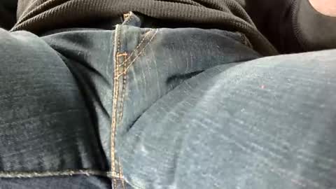 Snapshot of tomscibbly chatting on 01.01.25 tomscibbly online show from 01.01.25