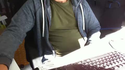 Snapshot of tomtom02029 chatting on 09.15.25 Tom online show from 09.15.25