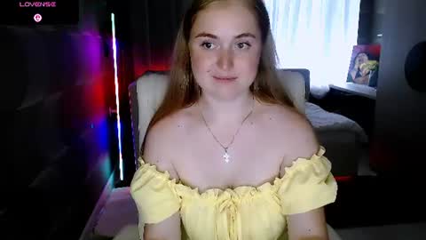 Snapshot of tori_blond chatting on 06.26.26 tori_blond online show from 06.26.26