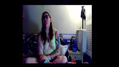 Snapshot of toxiclove1311 chatting on 10.04.25 Toxiclove1311 online show from 10.04.25