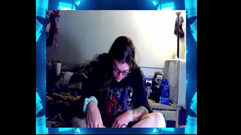 Snapshot of toxiclove1311 chatting on 10.13.25 Toxiclove1311 online show from 10.13.25