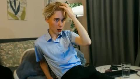 Snapshot of toxicpassion chatting on 11.23.25 Max online show from 11.23.25