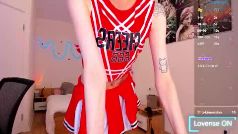 Snapshot of traharaaa chatting on 11.27.25 Ariana and Erik online show from 11.27.25