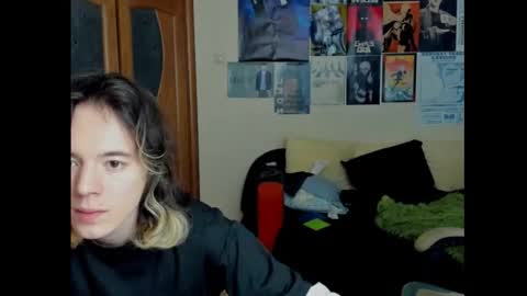 Snapshot of traharaaa chatting on 12.17.25 Ariana and Erik online show from 12.17.25