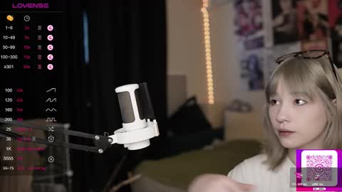 Snapshot of traharaaa chatting on 02.06.26 Ariana and Erik online show from 02.06.26