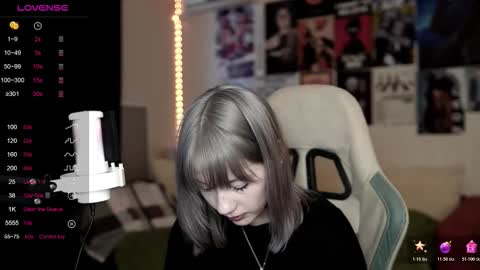 Snapshot of traharaaa chatting on 02.10.26 Ariana and Erik online show from 02.10.26