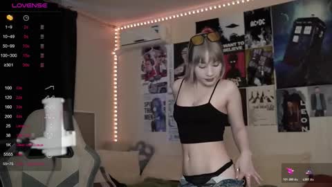 Snapshot of traharaaa chatting on 02.12.26 Ariana and Erik online show from 02.12.26