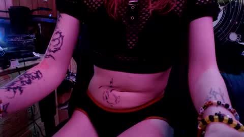 Snapshot of tranceweaverdreams_ chatting on 10.28.25 tranceweaverdreams_ online show from 10.28.25