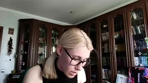 Snapshot of tranhardisty chatting on 05.15.26 Lesly online show from 05.15.26
