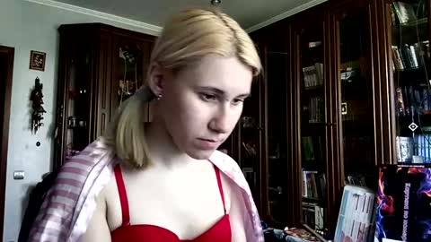 Snapshot of tranhardisty chatting on 05.16.26 Lesly online show from 05.16.26
