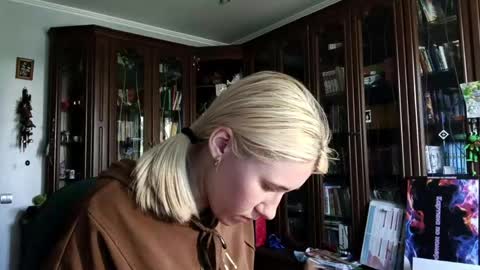 Snapshot of tranhardisty chatting on 05.22.26 Lesly online show from 05.22.26