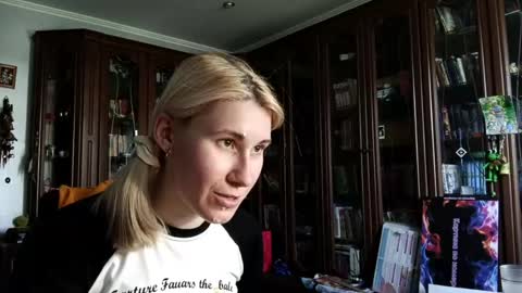 Snapshot of tranhardisty chatting on 05.23.26 Lesly online show from 05.23.26
