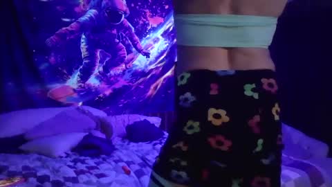 Snapshot of transmisshun chatting on 01.29.25 transmisshun online show from 01.29.25