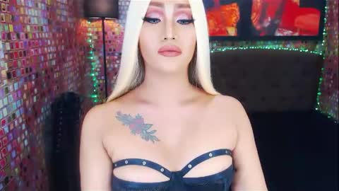 Snapshot of transplayfullolivia chatting on 02.16.25 KYLIE BELLA TS online show from 02.16.25