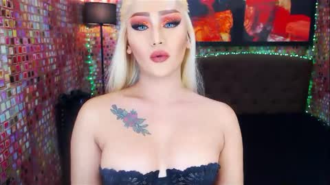 Snapshot of transplayfullolivia chatting on 02.18.25 KYLIE BELLA TS online show from 02.18.25