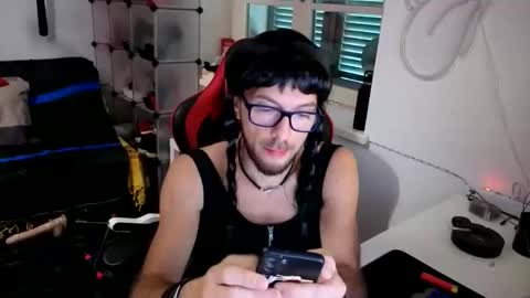 Snapshot of travanale chatting on 09.17.25 travanale online show from 09.17.25