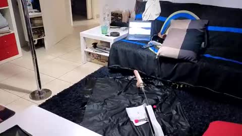 Snapshot of travanale chatting on 11.05.25 travanale online show from 11.05.25