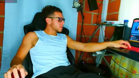 TRAVIS. online show from 11.04.25