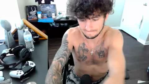 Snapshot of travishupp1 chatting on 10.21.25 Trav online show from 10.21.25