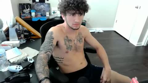 Snapshot of travishupp1 chatting on 10.28.25 Trav online show from 10.28.25