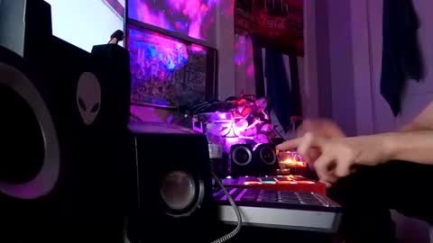 travism211 online show from 11.27.25