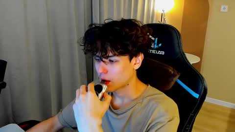 travisrivas online show from 02.05.26