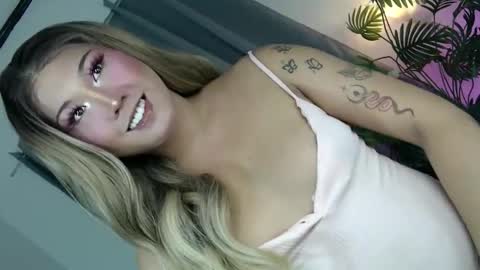 Snapshot of treatmelikeababe chatting on 05.14.26 YOUR SLUT online show from 05.14.26