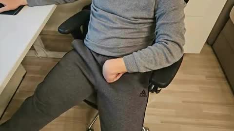 tree1989 online show from 02.06.25