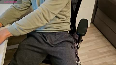 tree1989 online show from 10.04.25