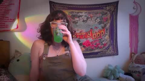 Snapshot of treecups chatting on 09.09.25 treecups online show from 09.09.25