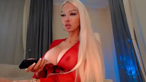 Snapshot of tremendous_blondie chatting on 04.25.26 tremendous_blondie online show from 04.25.26