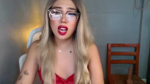 trexie_fucks15 online show from 12.15.25