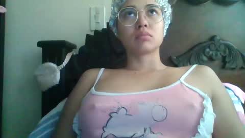 Snapshot of triana_bell chatting on 12.14.24 triana_bell online show from 12.14.24